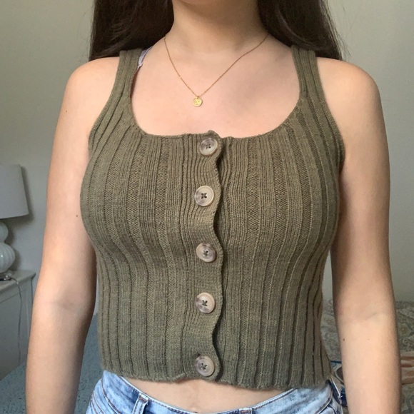 Green top - Picture 2 of 2